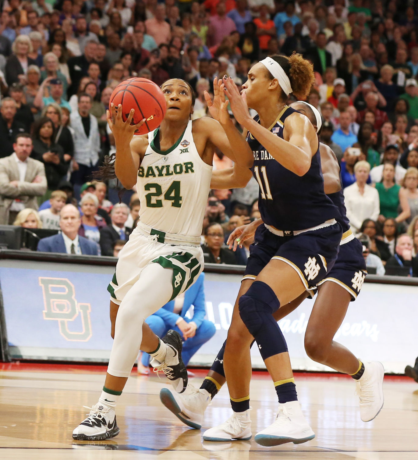 Best Play: Chloe Jackson’s Scoop to the Hoop